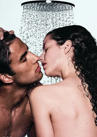 男女沐浴图图片