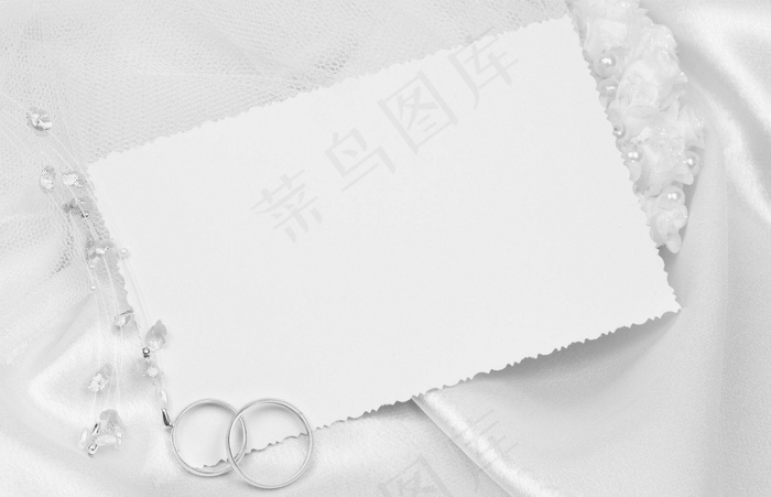 婚礼贺卡与金戒指图片