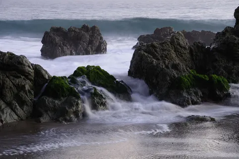 尼康样张 高清 海滩 浪花 石焦图...