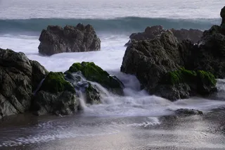尼康样张 高清 海滩 浪花 石焦图...