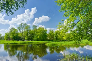 蓝天白云湖泊风景