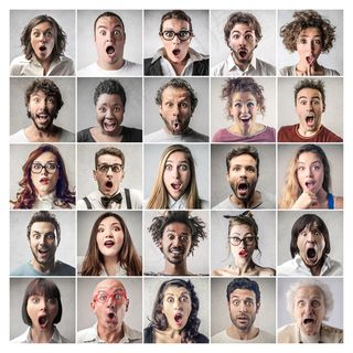 做惊讶表情的人物图片