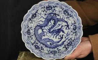 青花龙纹花口盘