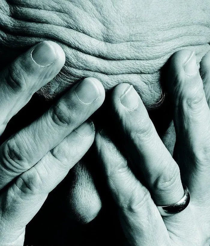 人物面部表情特写图片