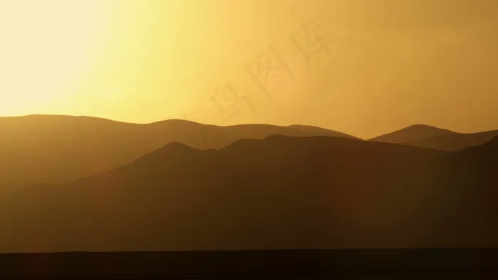 山雾与金色的夕阳股票视频 视频免费...