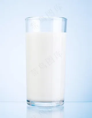 一杯牛奶图片