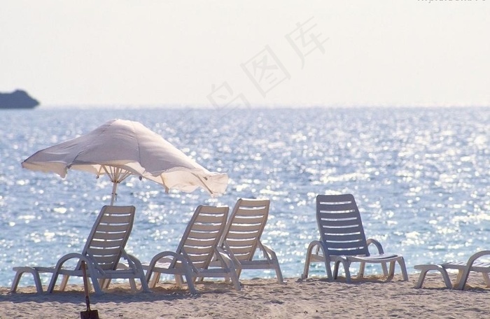海滩躺椅图片