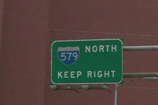 579北公路标志和道路库存的录像