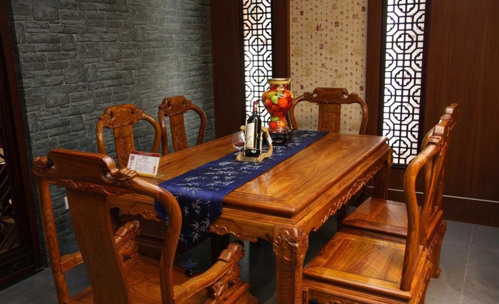 酒店餐桌图片