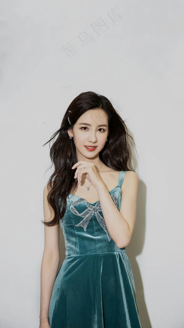 穿着裙子的美女高清摄影图片
