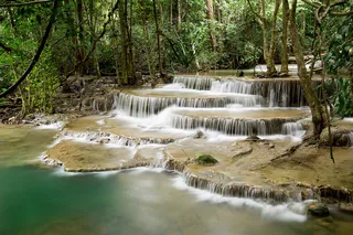 树林瀑布风景摄影