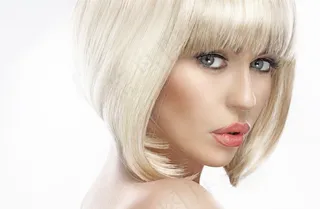 金色短发美女图片