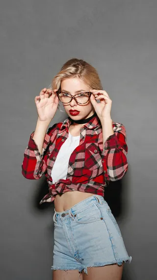 带眼镜的外国美女高清摄影图片