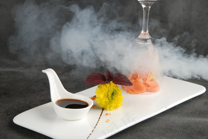 创意烟熏三文鱼图片