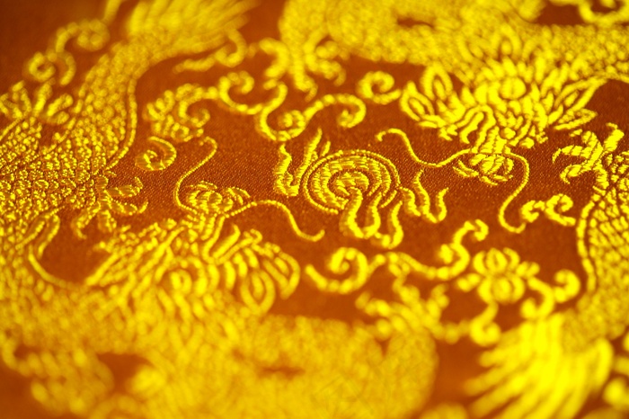 龙纹刺绣图片