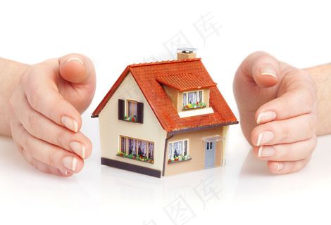 双手与小房子模型