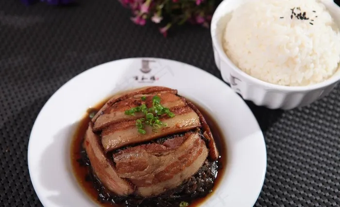 梅菜扣肉饭图片