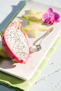 新鲜火龙果与杨桃