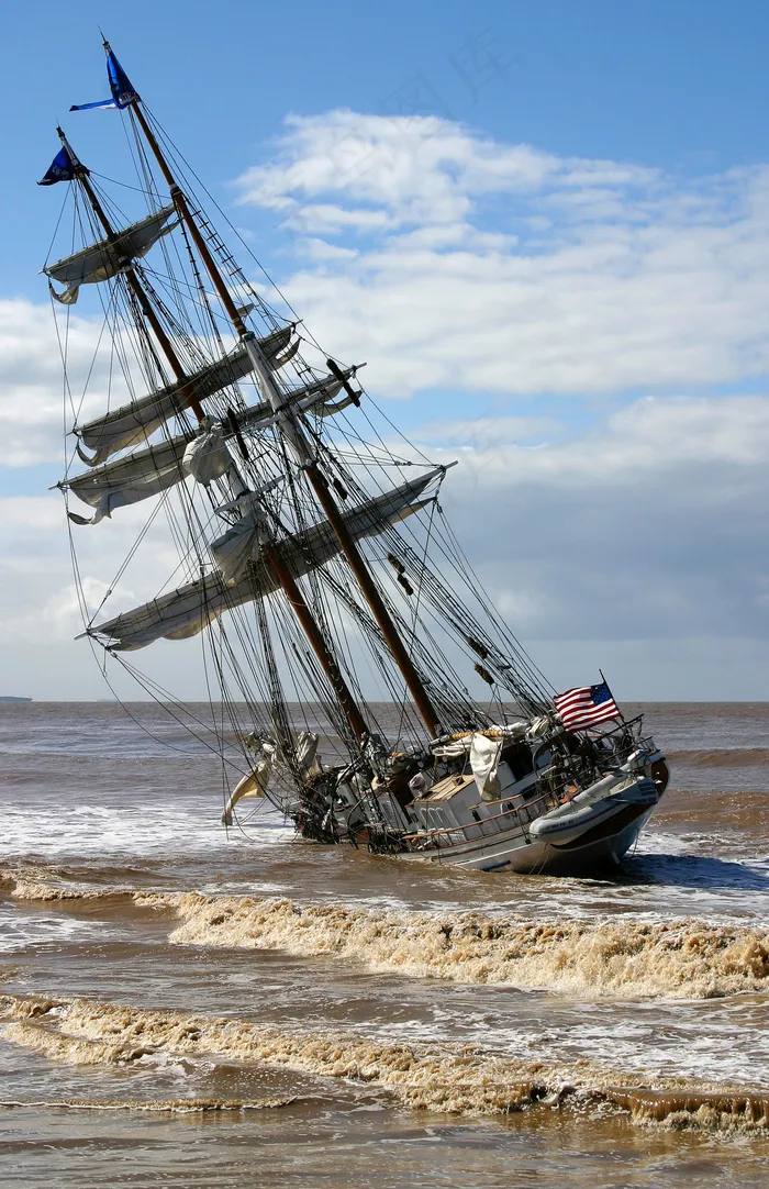 古船 搁浅 蓝天 白云 海面 海滩...