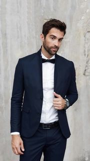 帅气的西服男高清摄影图片