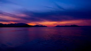 时间的推移丰富多彩的粉红色的日落水...