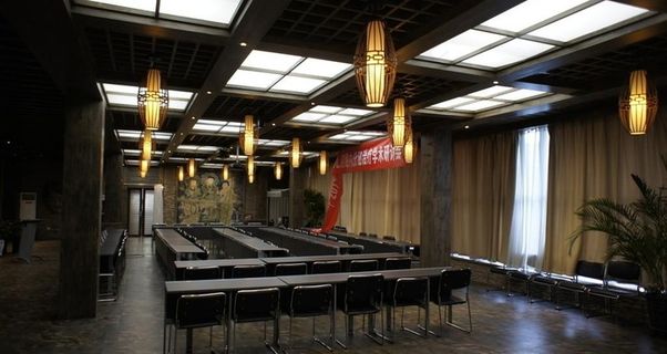 楼兰酒窖会所会议室