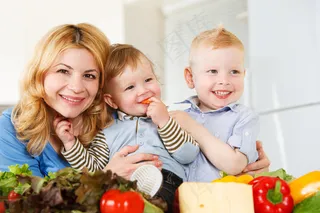 厨师装扮的大人小孩烹饪美食健康家庭情侣亲子素材