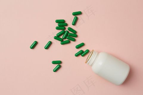 绿色 药丸 瓶子