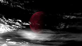 云在红色的月亮运动的背景 视频免费...