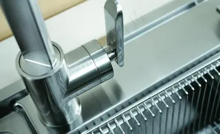 水槽细节 不锈钢 龙头 厨房图片