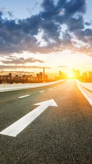 夕阳云朵道路箭头H5背景素材 夕阳云朵道路箭头H5背景素材