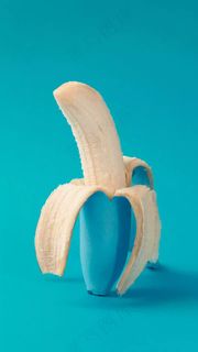 剥了皮的香蕉高清摄影图片