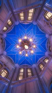 房顶吊灯高清摄影图片