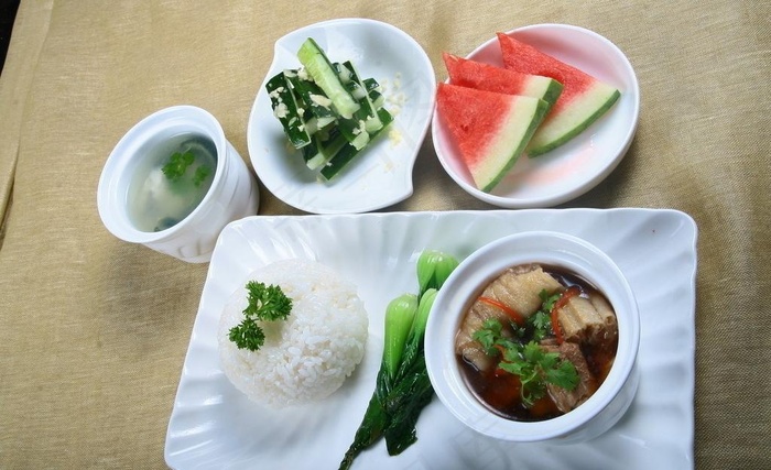 东南亚套餐肉骨茶图片