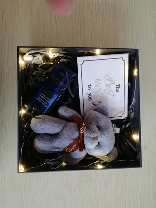 黑色清新风炫彩生日礼物伴手礼实拍图 