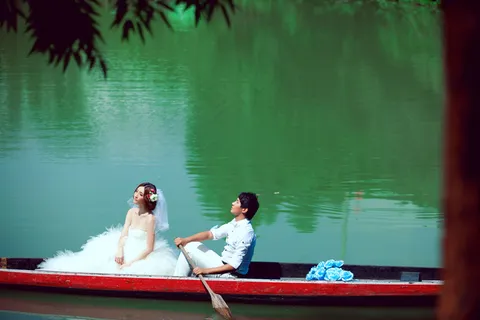 {水边的阿狄丽娜}婚纱样片A