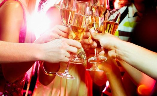 节日聚会干杯图片