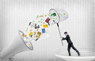 商务男士和银行卡手机