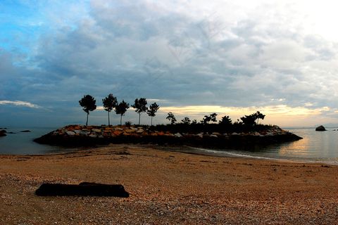 海滩上的小岛图片