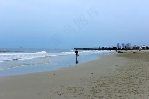 独步行走北海银滩图片 独步行走北海银滩图片