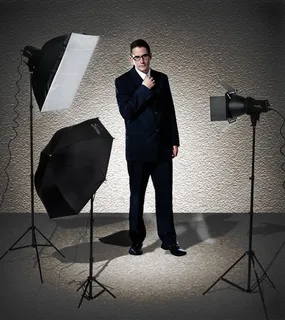 绅士射光摄影创意宣传设计海报