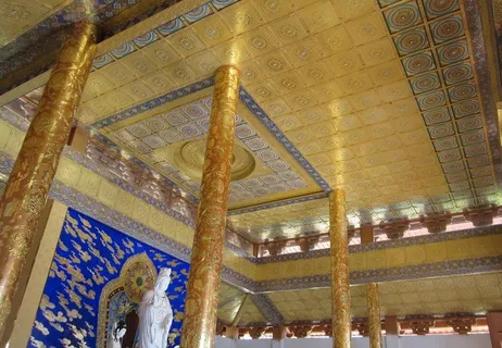 寺庙大雄宝殿吊顶实景图图片