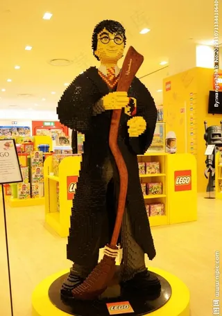 巨型积木雕塑图片