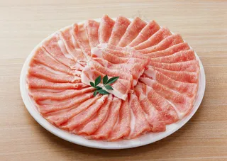 造型精美的羊肉片