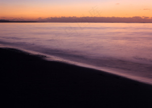 夕阳下海滩图片