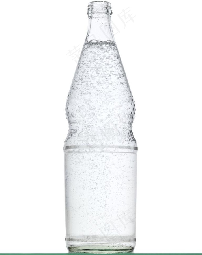 玻璃板上的一瓶水图片