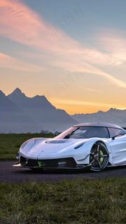 夕阳下的白色跑车高清摄影图片