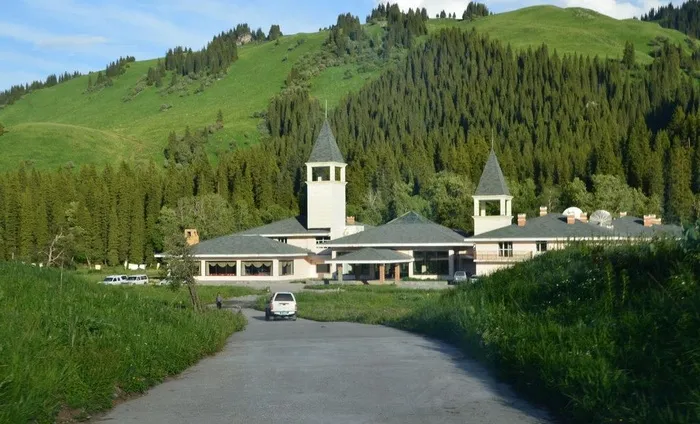 天山深处 欧式房屋图片