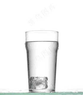 动感冰块水珠图片