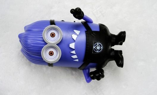 小紫人躺下图片